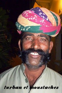 24 turban et moustaches