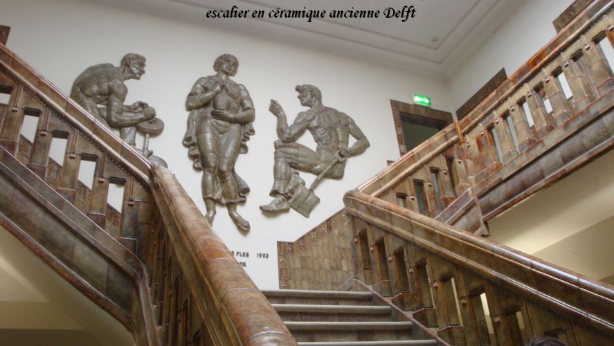 099 escalier ceramique Delft